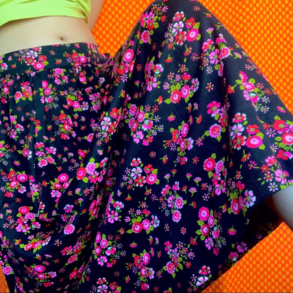 70s BLACK WITH NEON PINK FLORAL MAXI SKIRT